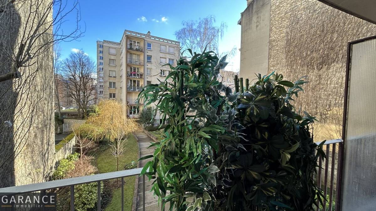 Appartement à PARIS-14E