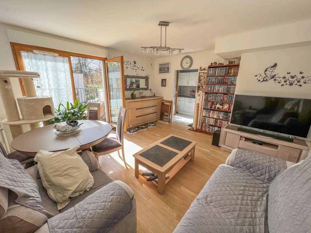 Appartement à LE MESNIL-SAINT-DENIS