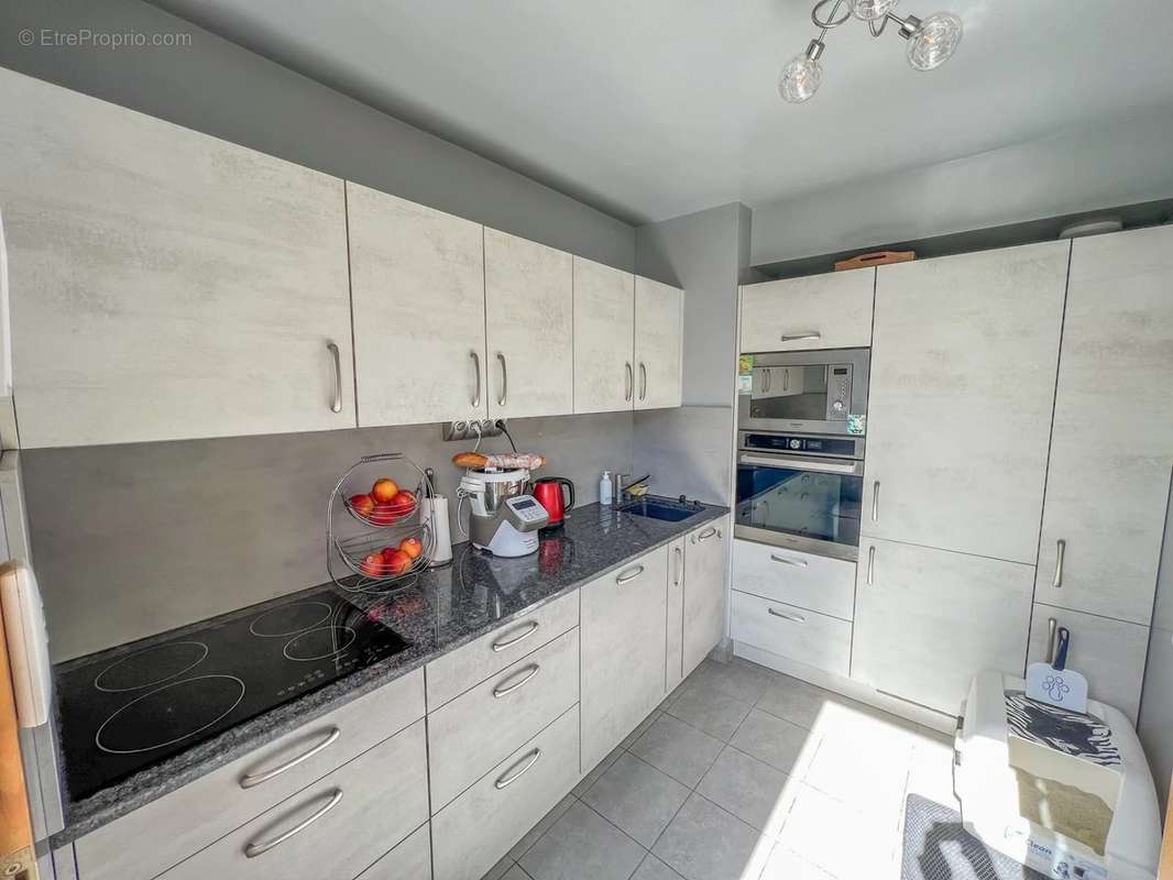 Appartement à LE MESNIL-SAINT-DENIS