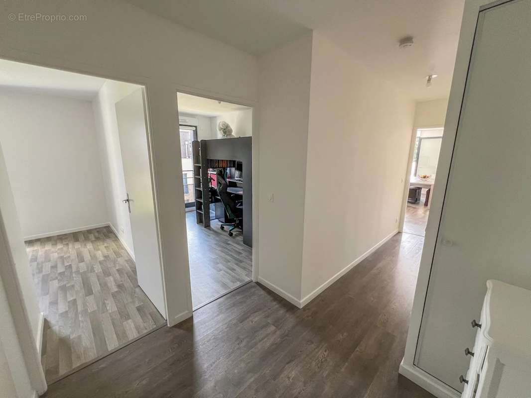 Appartement à LE MESNIL-SAINT-DENIS