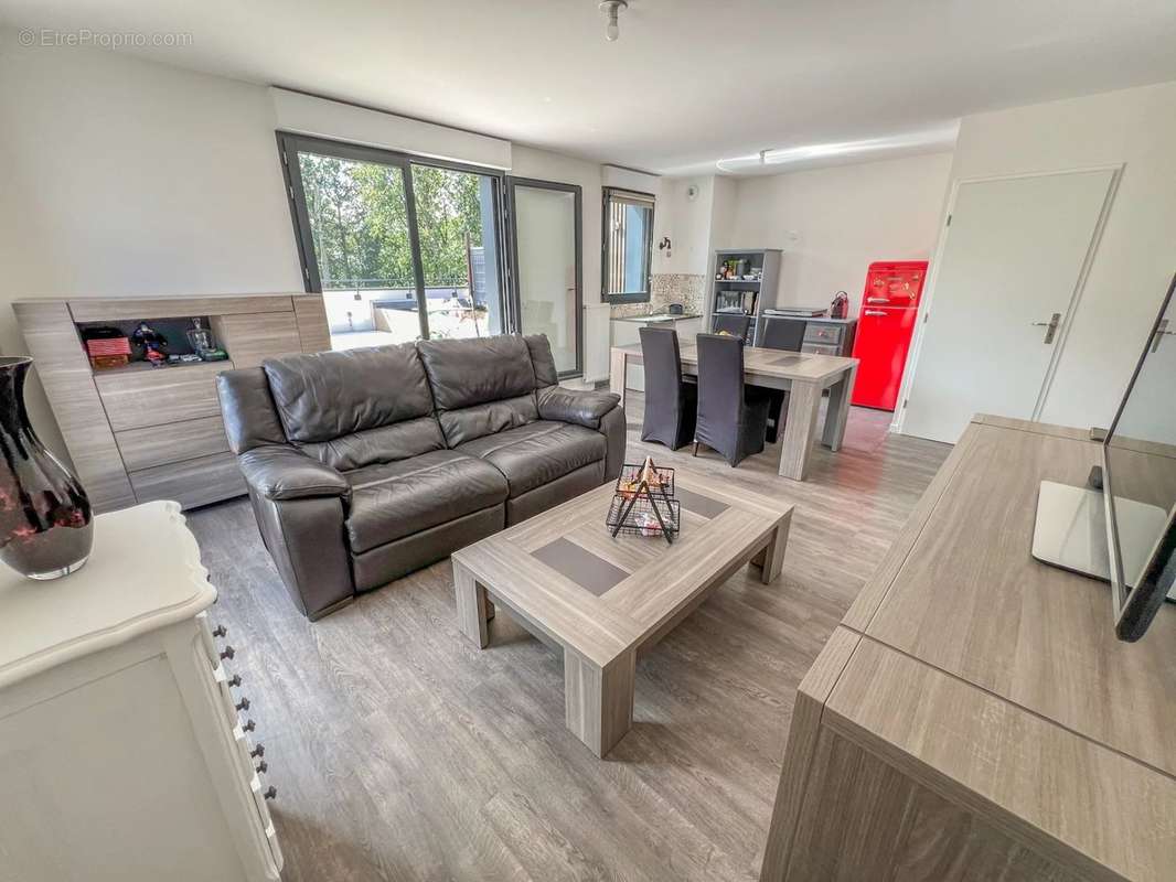 Appartement à LE MESNIL-SAINT-DENIS