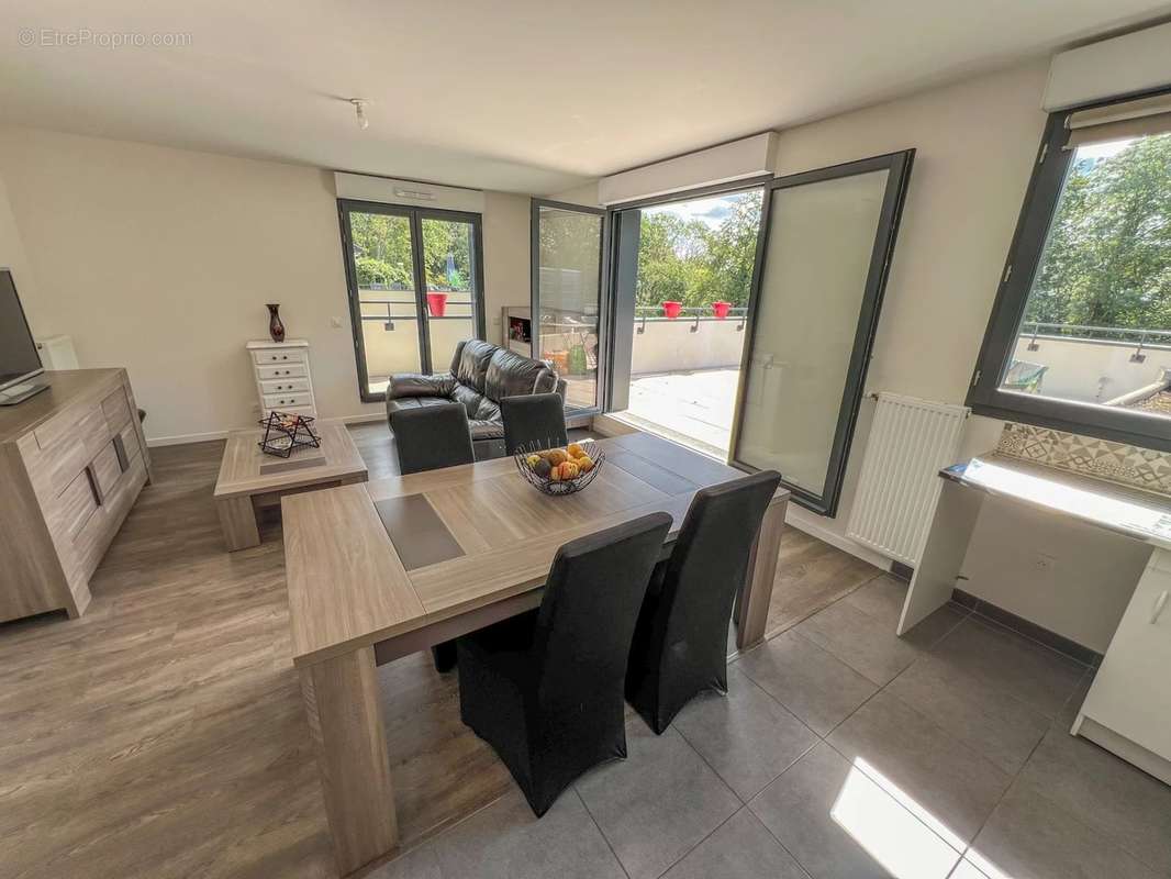 Appartement à LE MESNIL-SAINT-DENIS