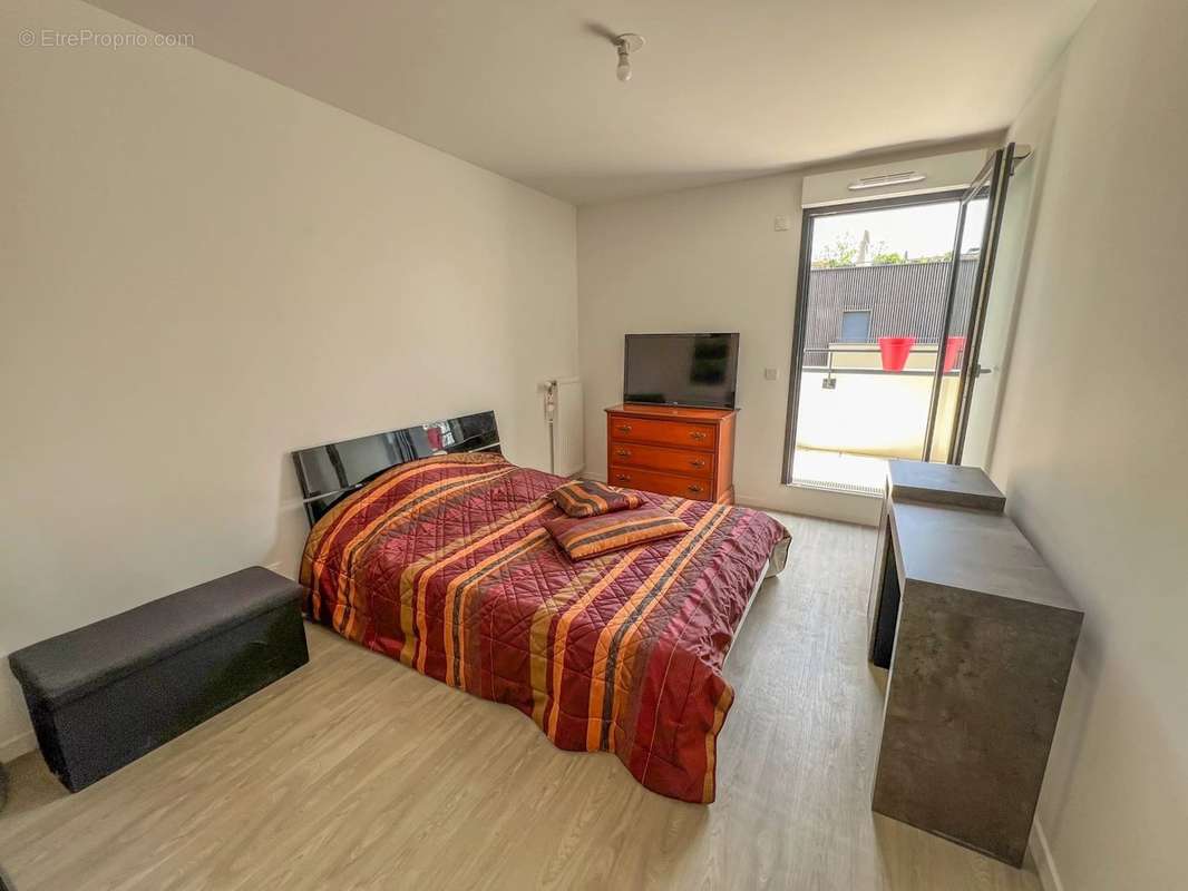 Appartement à LE MESNIL-SAINT-DENIS