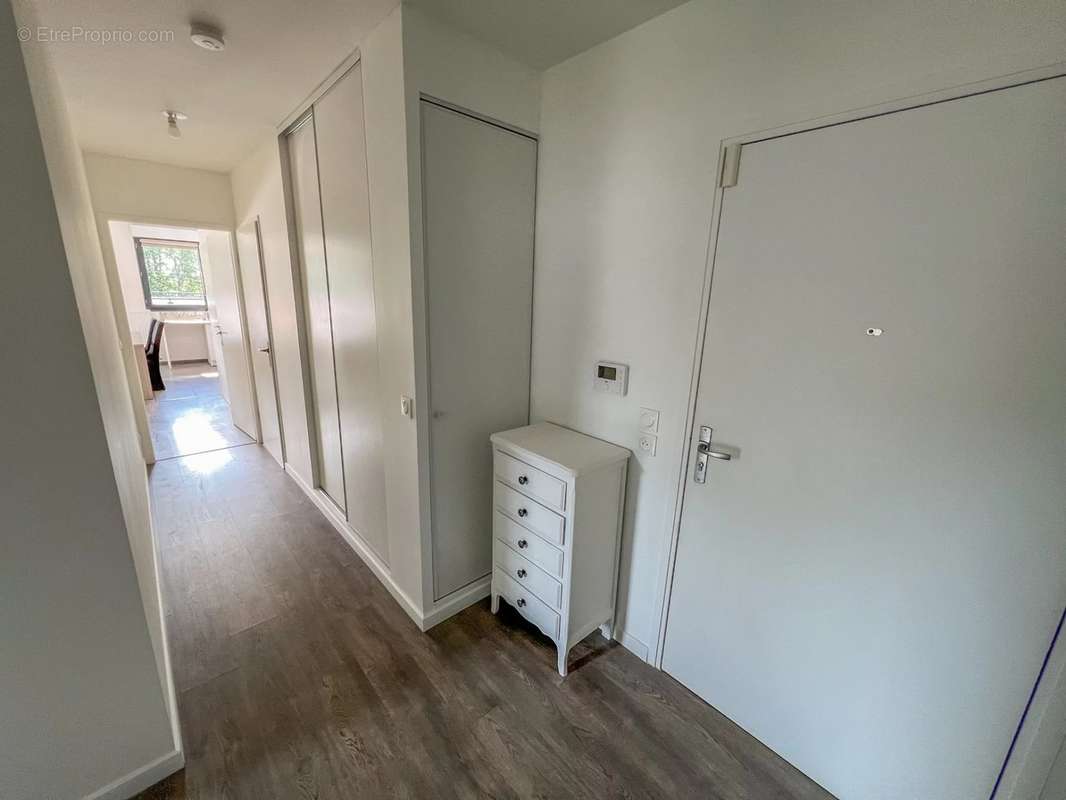 Appartement à LE MESNIL-SAINT-DENIS