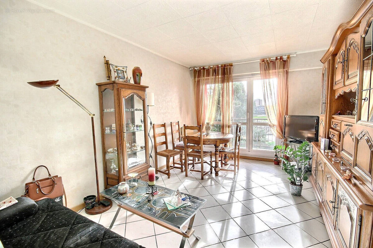 Appartement à FRESNES