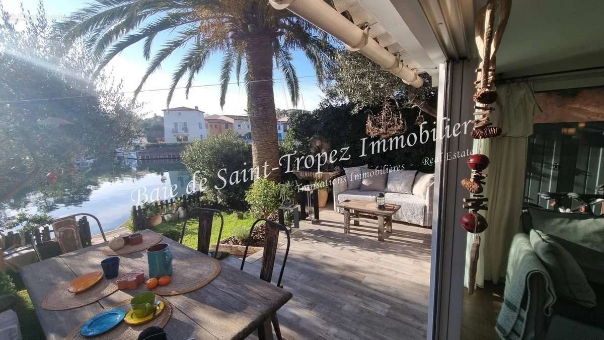 Appartement à GRIMAUD