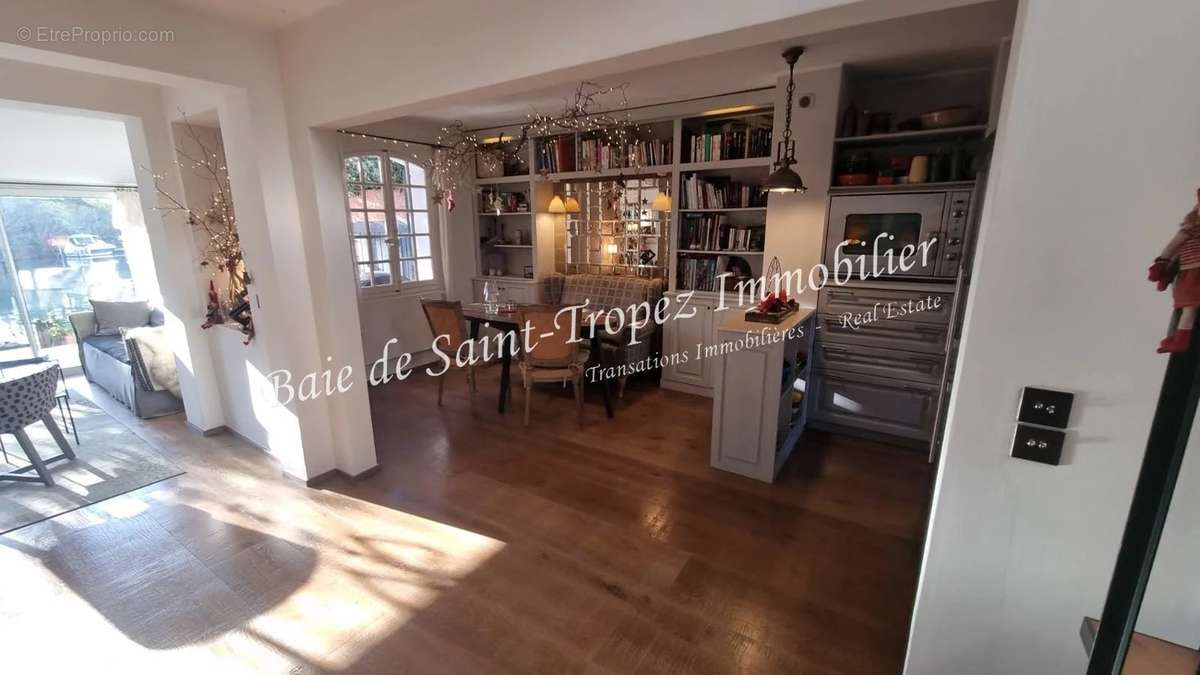 Appartement à GRIMAUD