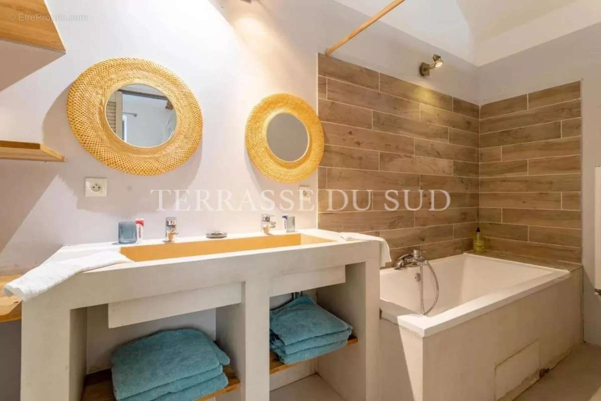 Appartement à MARSEILLE-6E