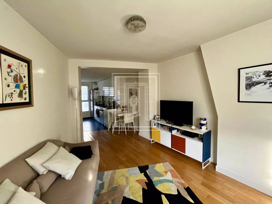 Appartement à PARIS-17E