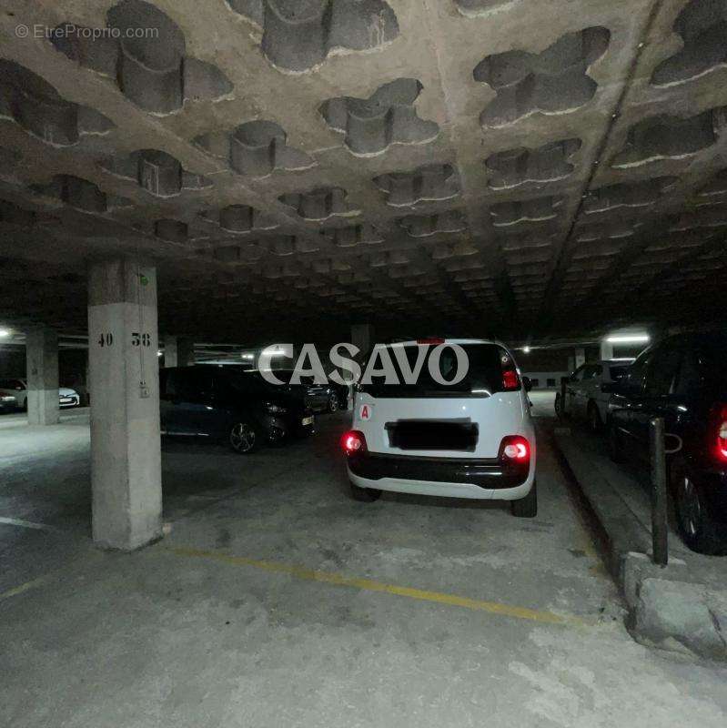 Parking à PARIS-15E