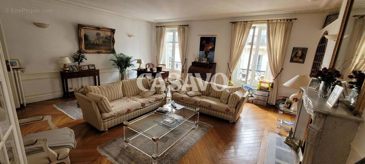 Appartement à PARIS-10E