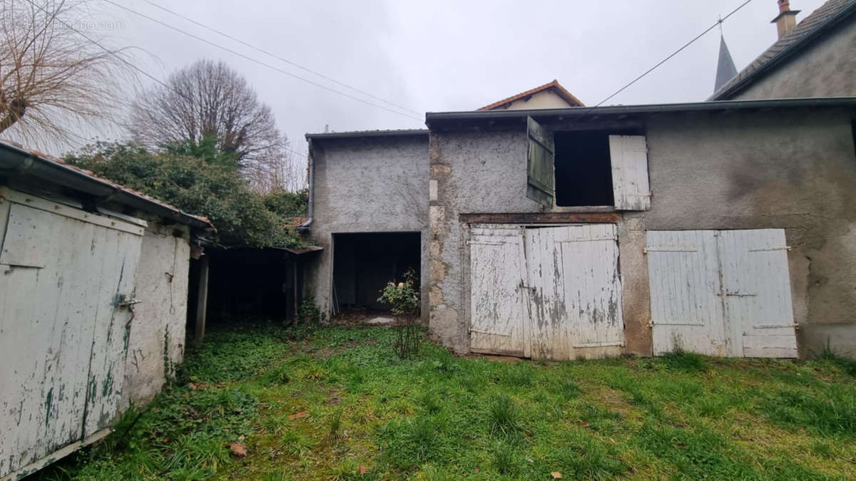 Appartement à LE MAYET-DE-MONTAGNE