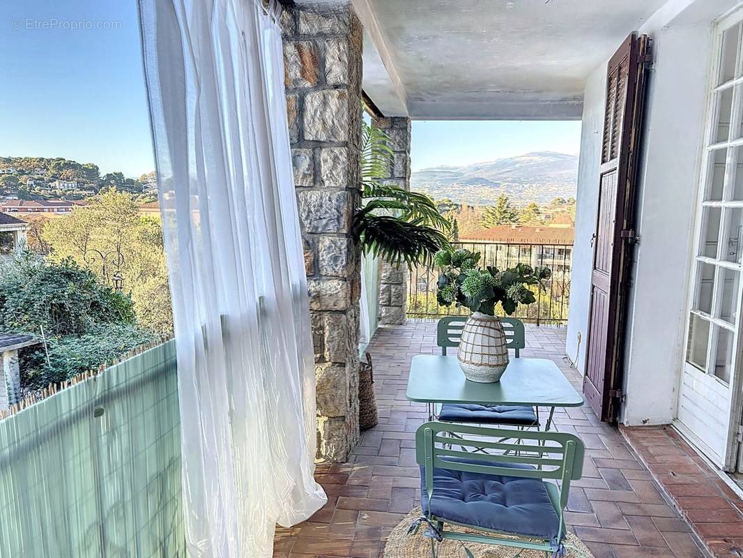 Appartement à MOUGINS