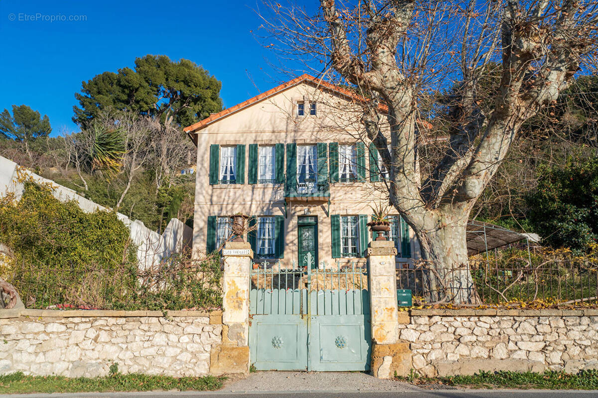 Maison à SAINT-CHAMAS