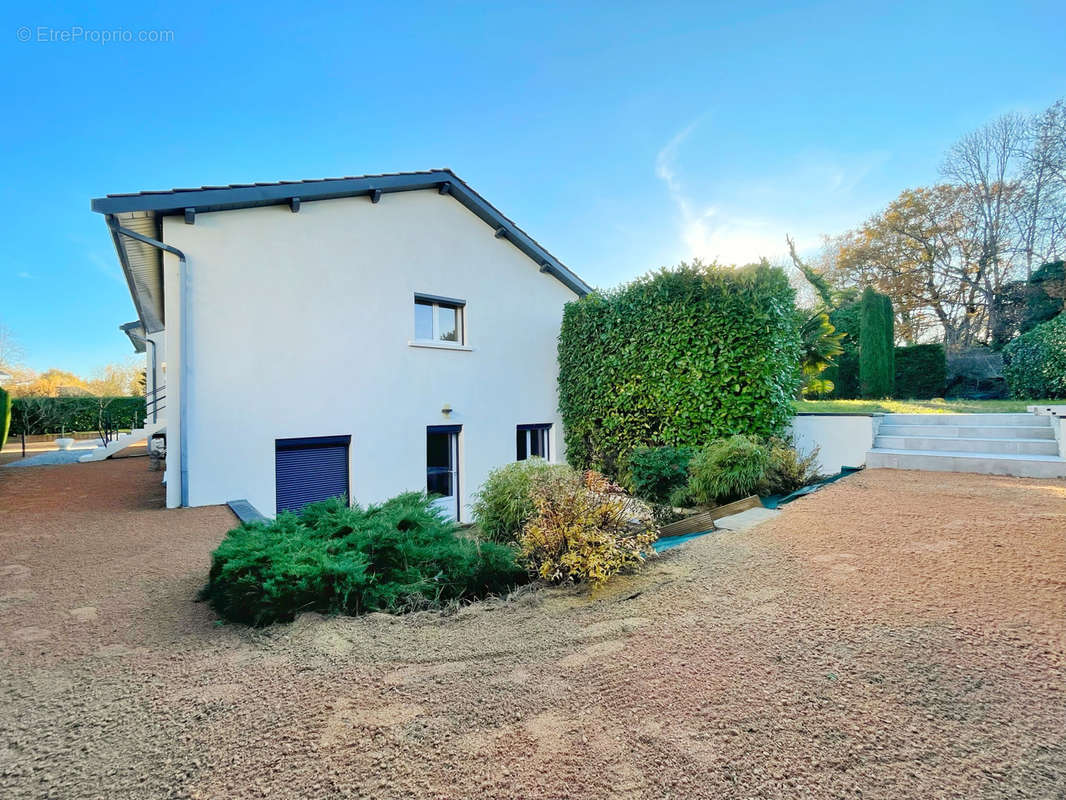 Maison à GREZIEU-LA-VARENNE