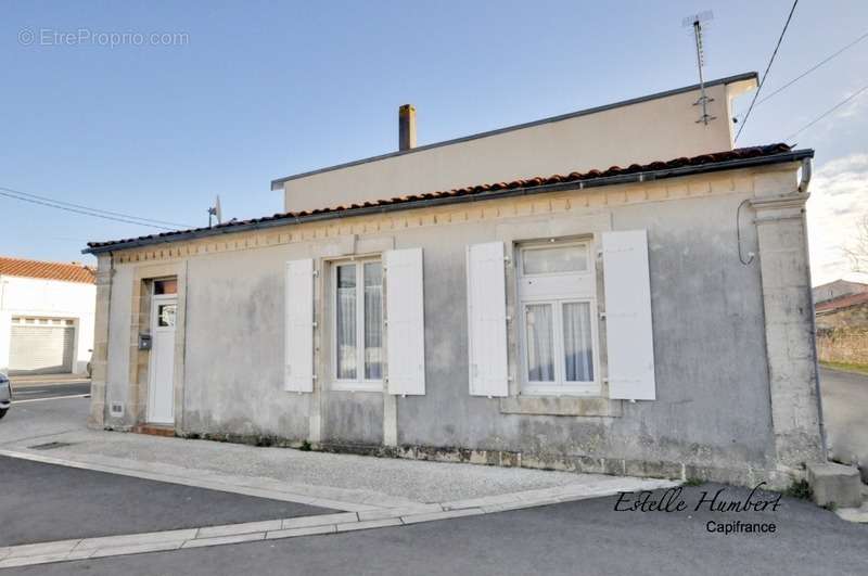 Maison à PORT-DES-BARQUES