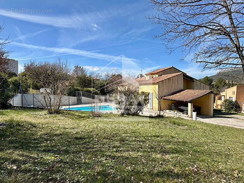 Maison à CHATEAUNEUF-LE-ROUGE