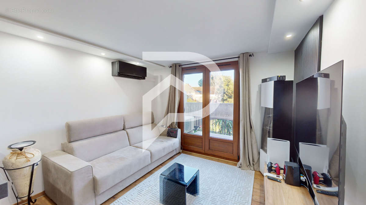 Appartement à VILLENEUVE-LOUBET