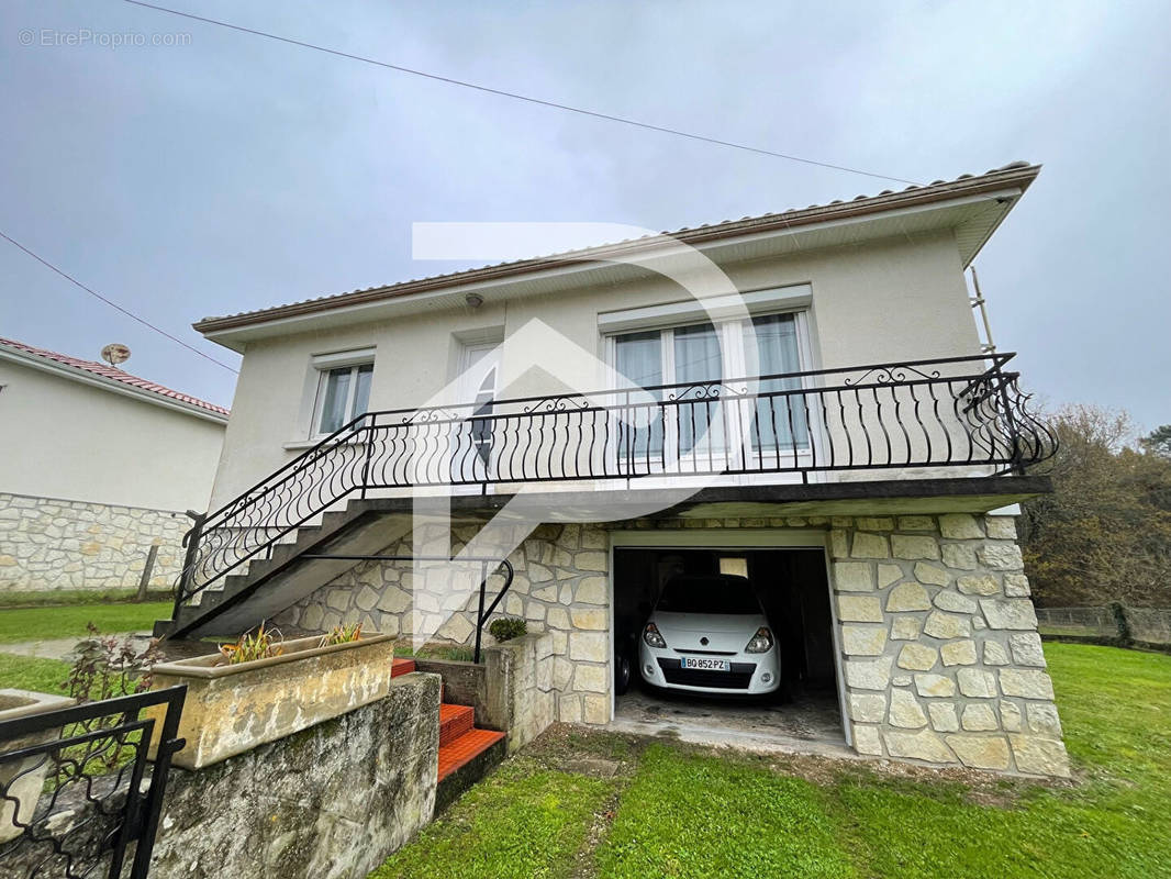 Maison à SAINT-AIGULIN