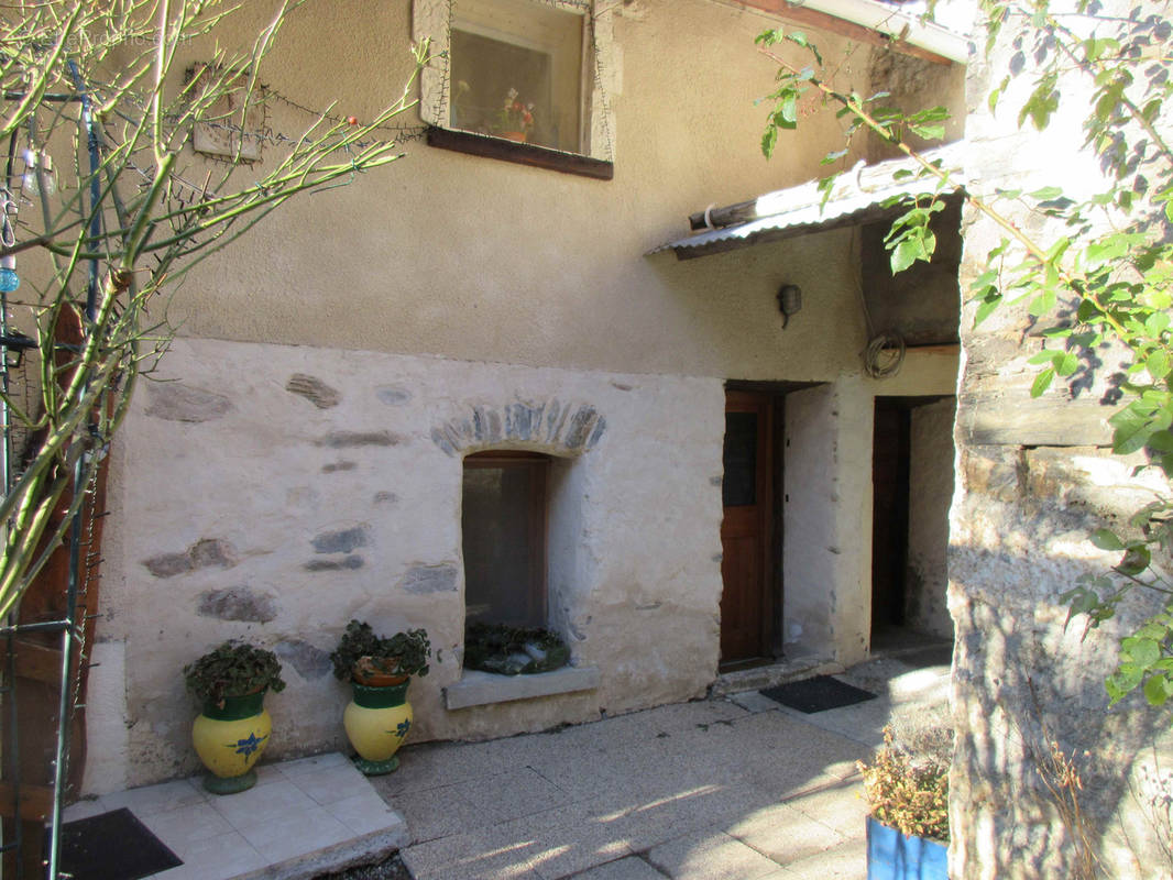 Appartement à SAINT-CLEMENT-SUR-DURANCE