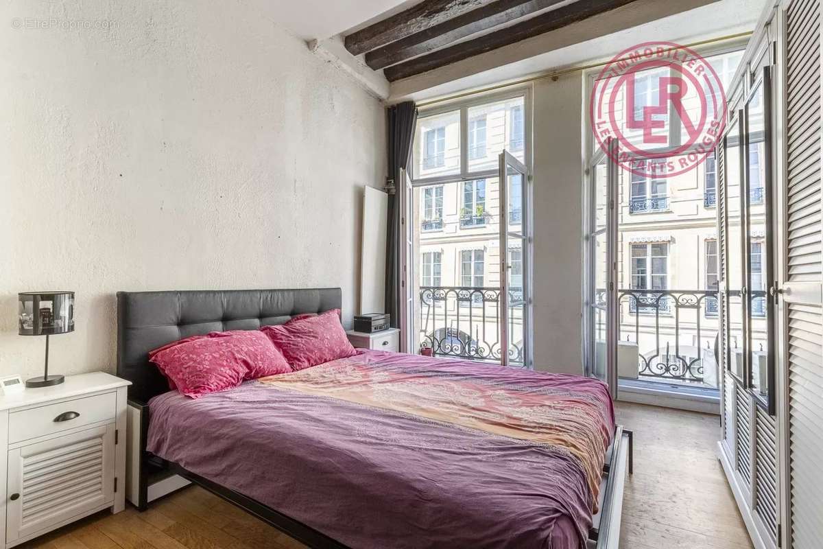 Appartement à PARIS-1E