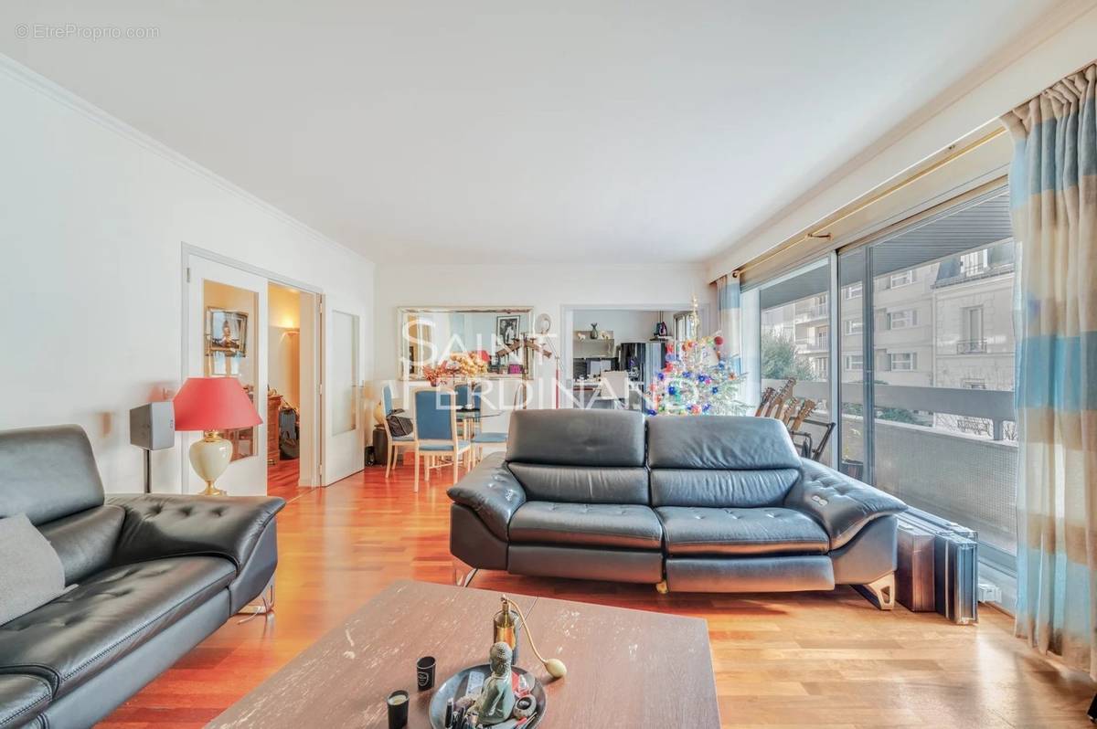 Appartement à NEUILLY-SUR-SEINE