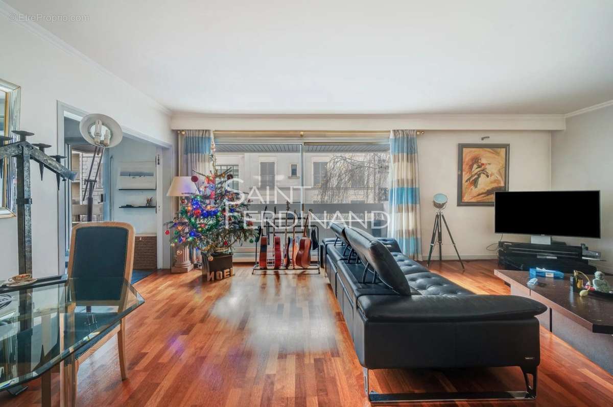 Appartement à NEUILLY-SUR-SEINE