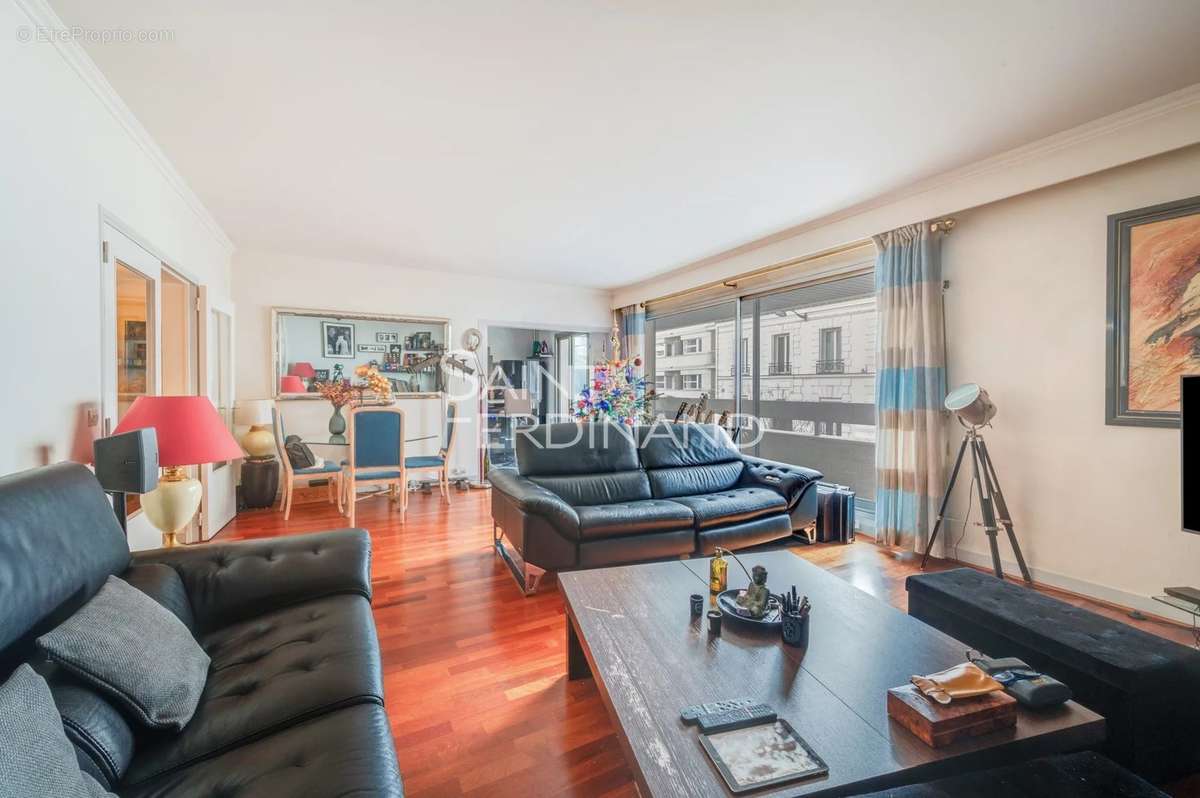 Appartement à NEUILLY-SUR-SEINE