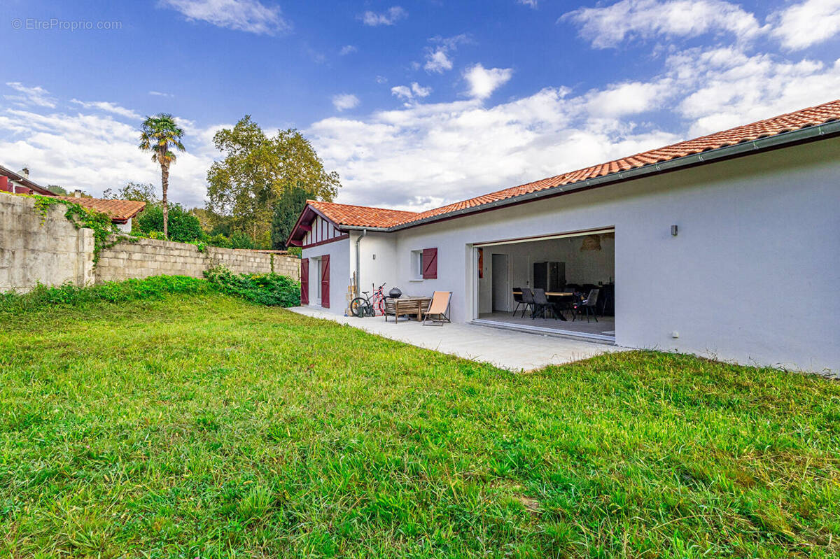 Maison à LARRESSORE