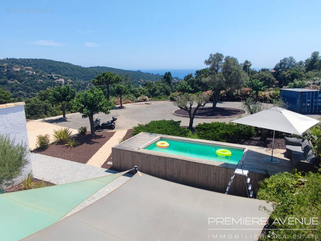 Maison à ROQUEBRUNE-SUR-ARGENS