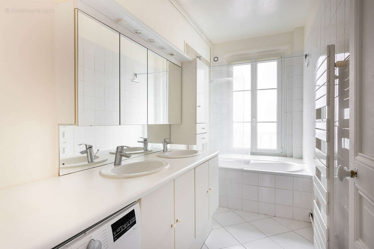 Appartement à LEVALLOIS-PERRET