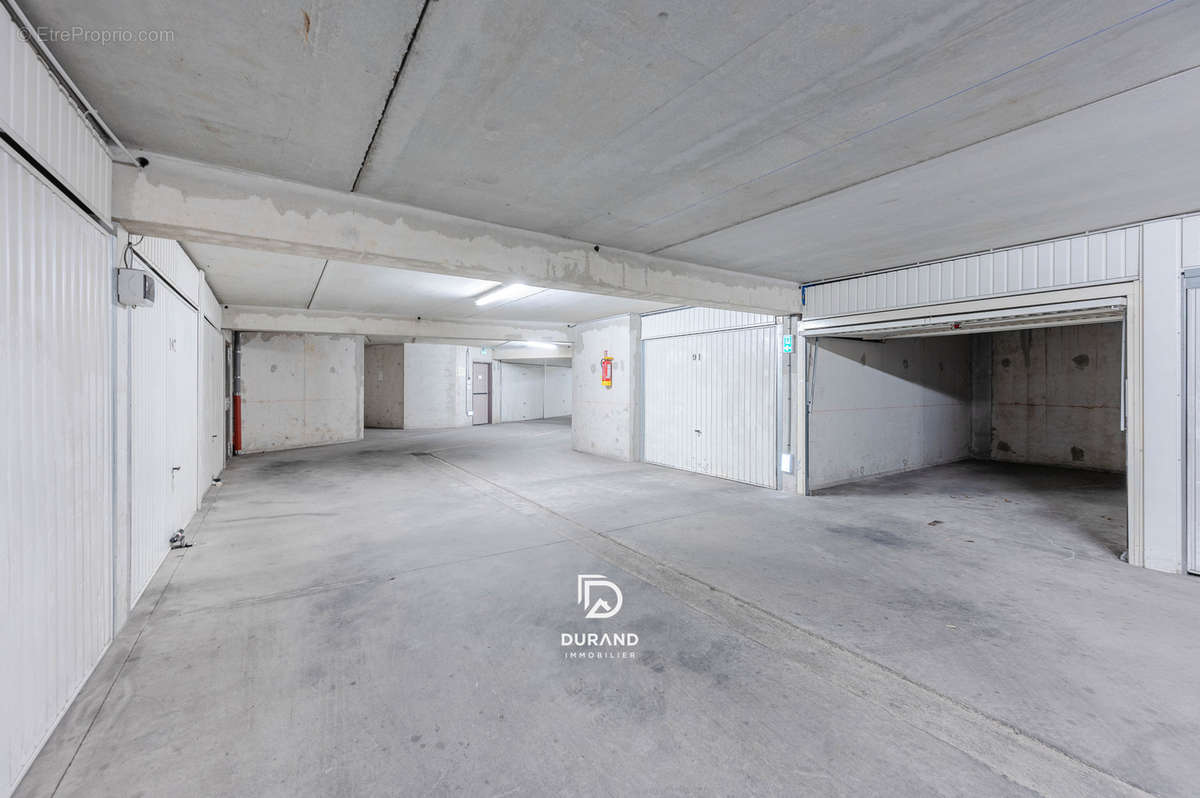 Parking à MARSEILLE-9E