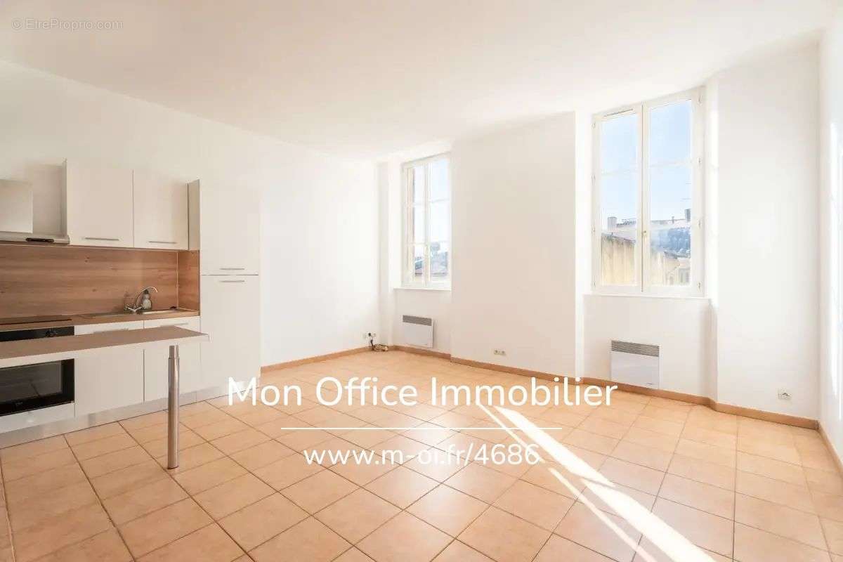 Appartement à MARSEILLE-1E