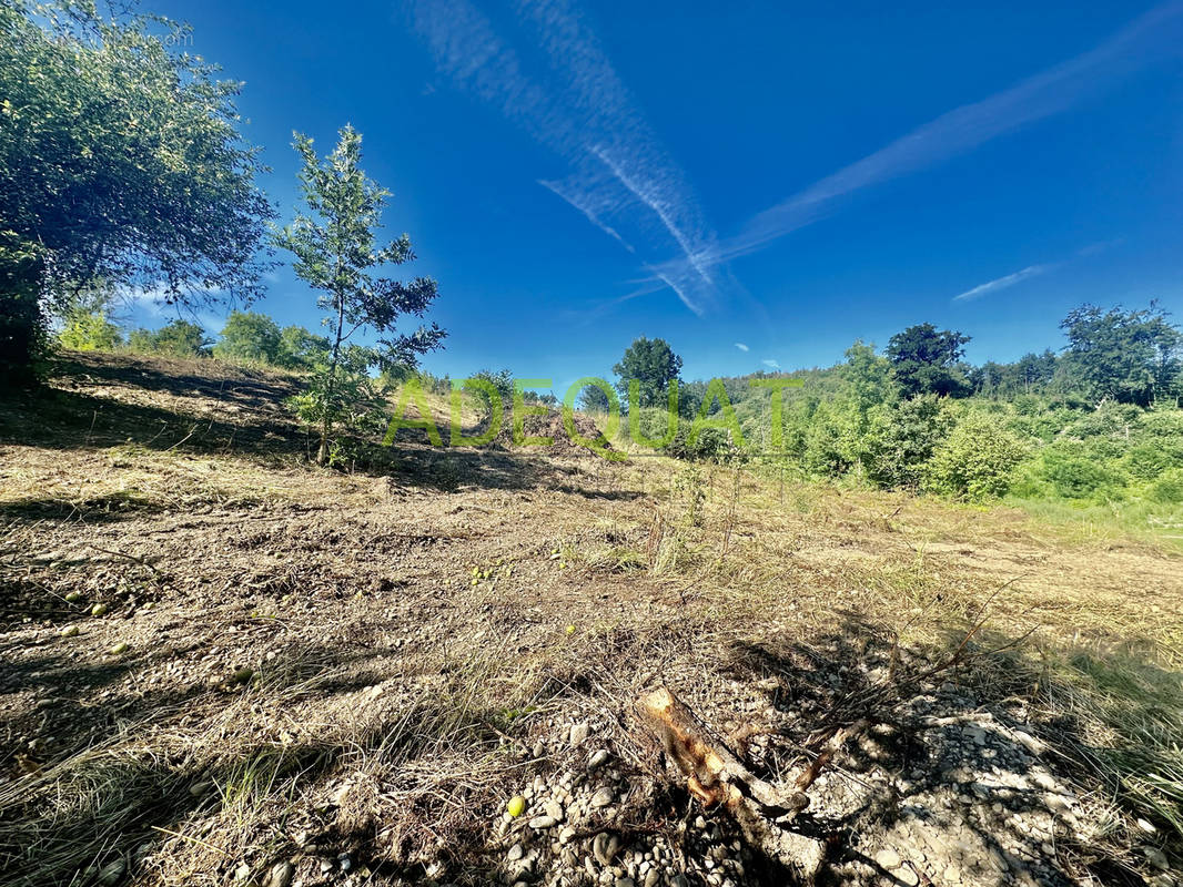 Terrain à SAINT-JEAN-DE-BOURNAY