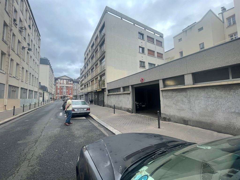 Parking à PARIS-11E