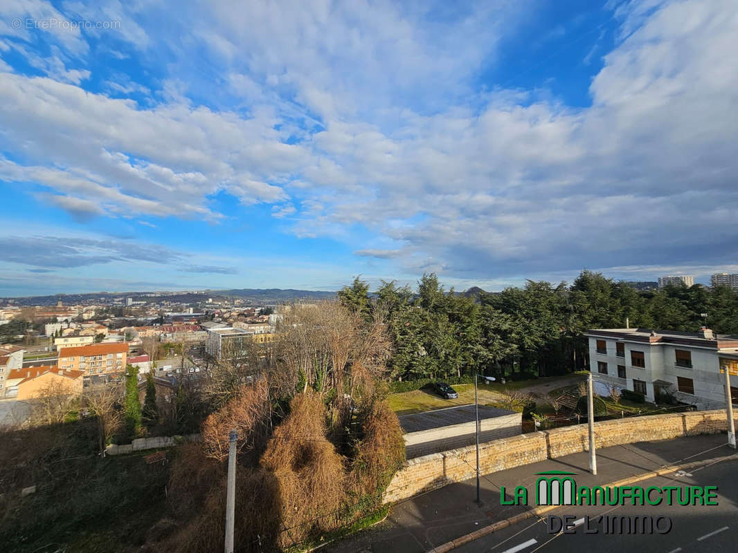 Appartement à SAINT-ETIENNE