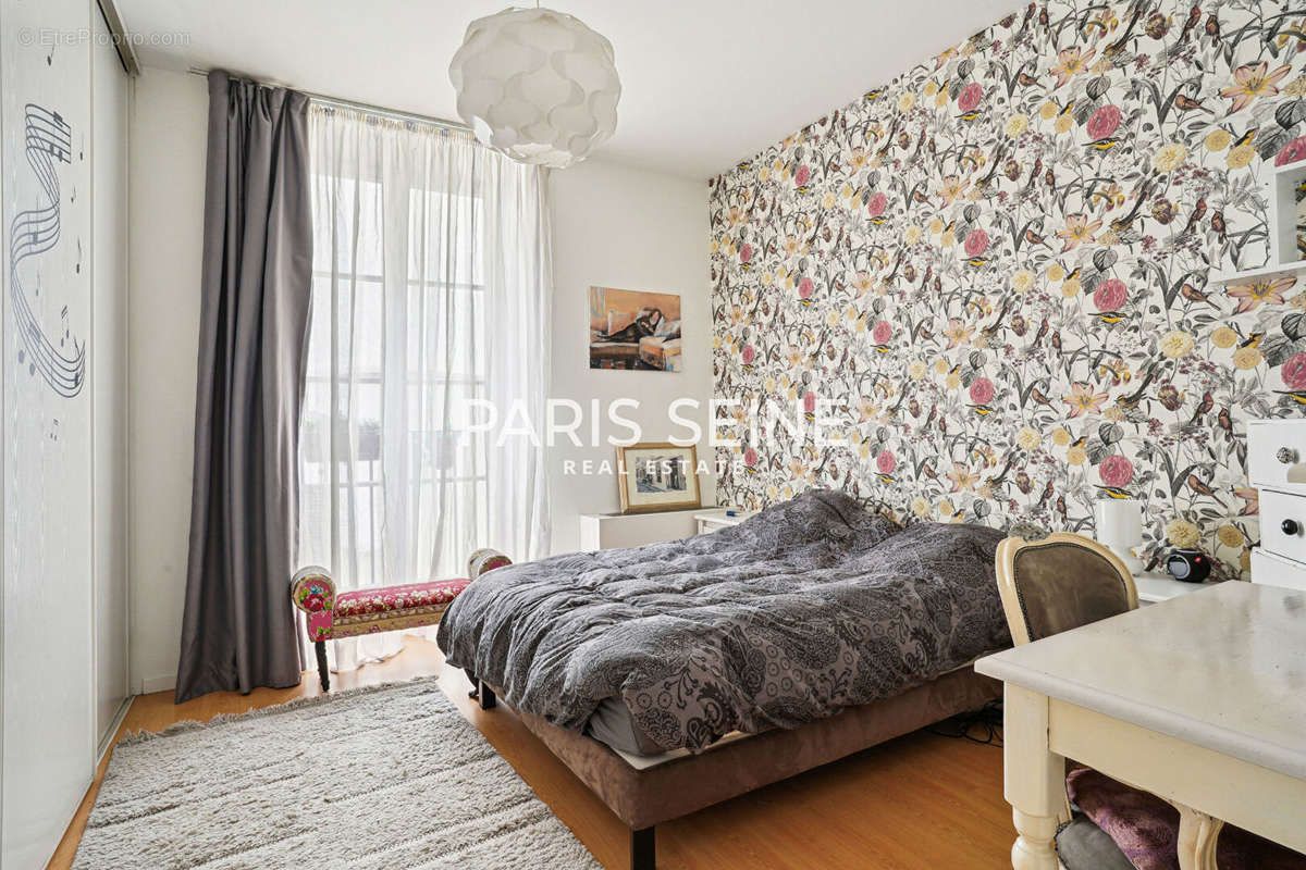 Appartement à PARIS-1E