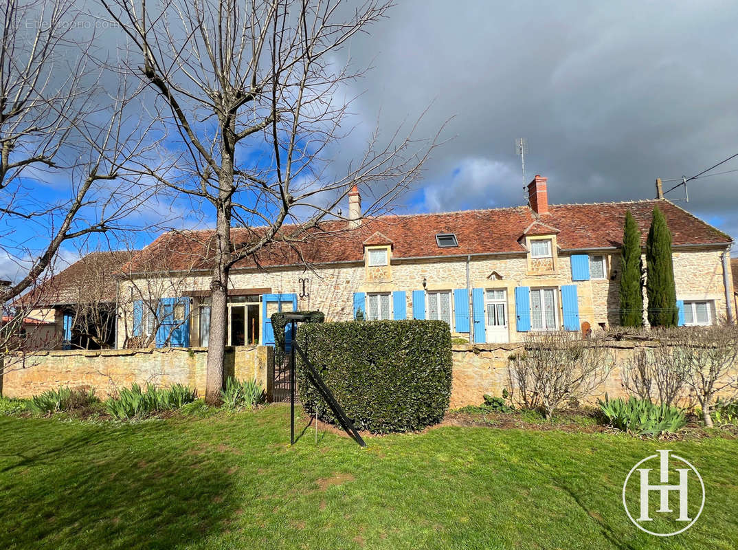 Maison à SAINT-PIERRE-LES-ETIEUX