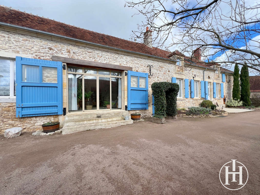 Maison à SAINT-PIERRE-LES-ETIEUX