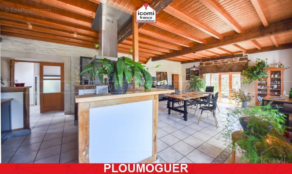 Maison à PLOUMOGUER