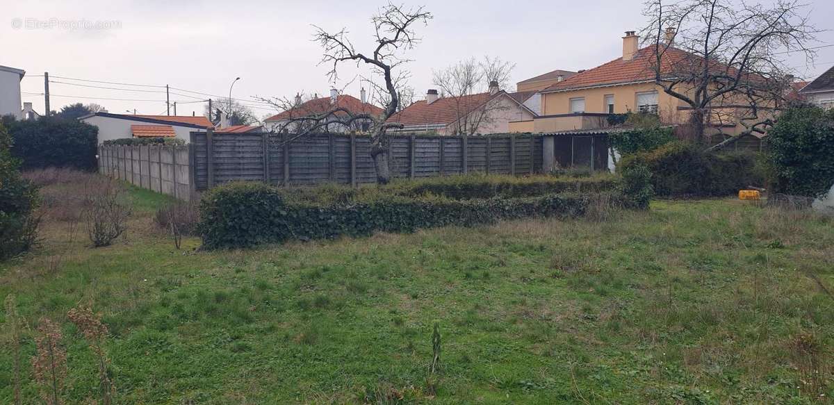 Terrain à SAINT-SEBASTIEN-SUR-LOIRE