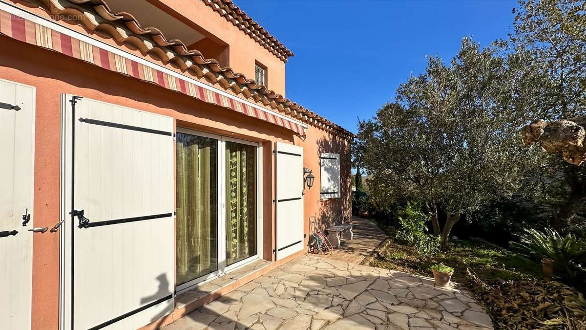 Maison à ROQUEBRUNE-SUR-ARGENS