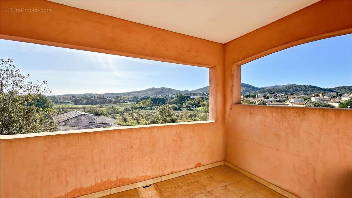 Maison à ROQUEBRUNE-SUR-ARGENS