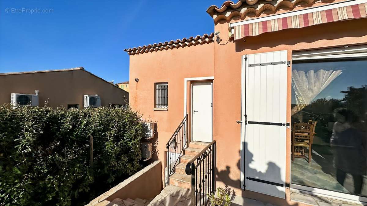 Maison à ROQUEBRUNE-SUR-ARGENS