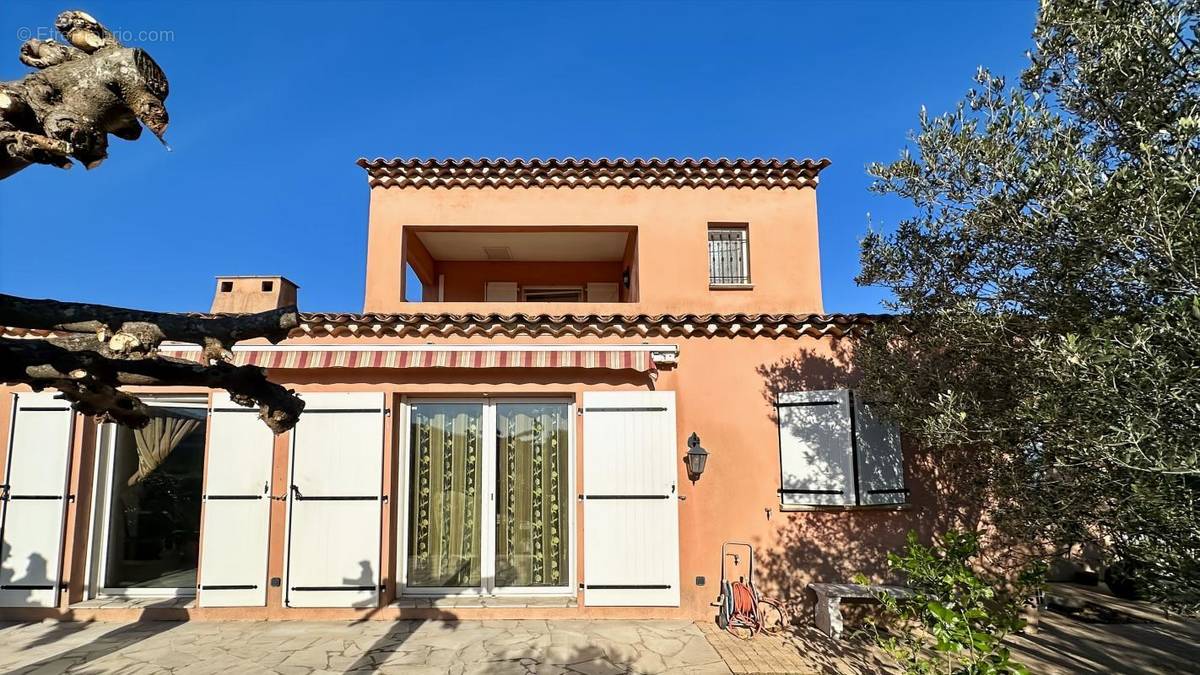 Maison à ROQUEBRUNE-SUR-ARGENS