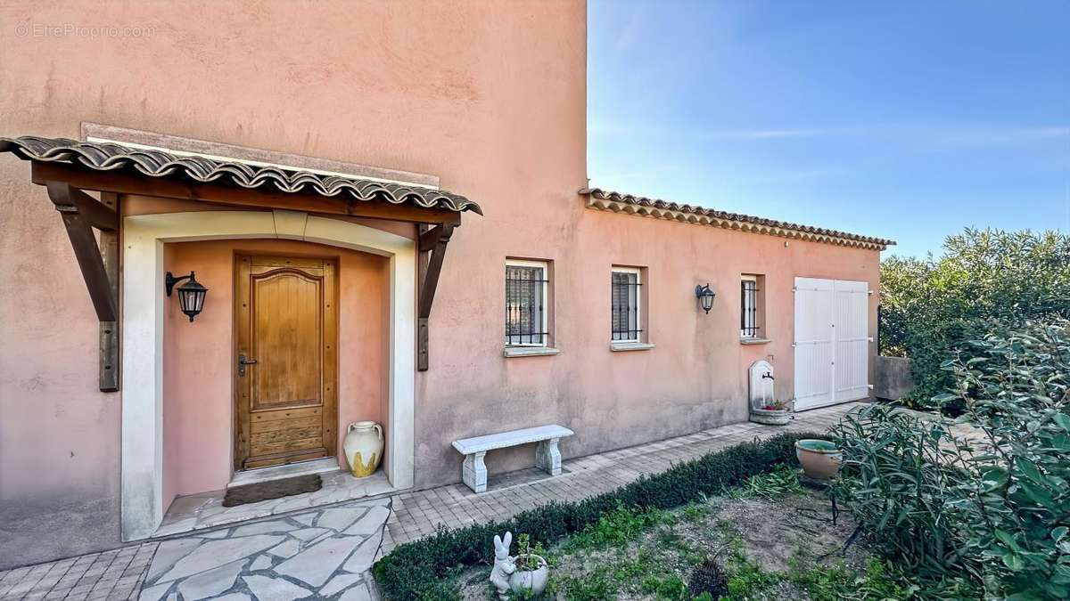 Maison à ROQUEBRUNE-SUR-ARGENS