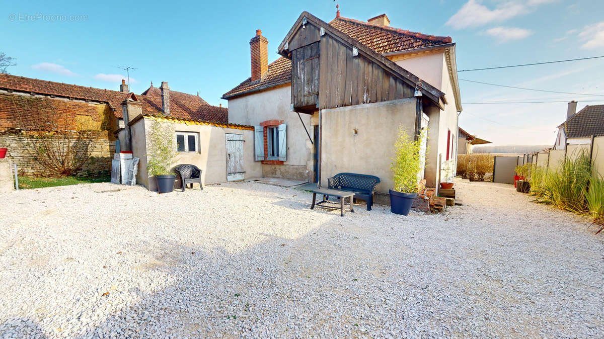 Maison à MAGNY-LES-AUBIGNY