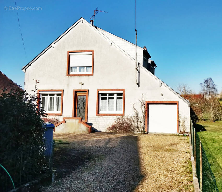 Maison à FLEURY-LES-AUBRAIS