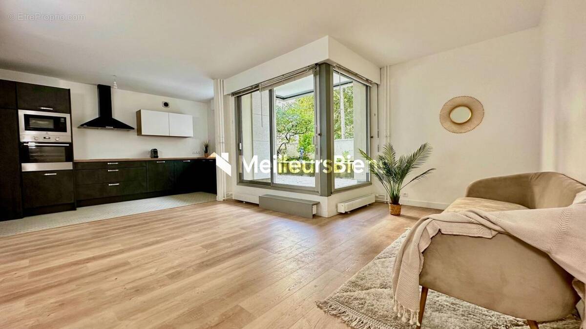 Appartement à PARIS-15E