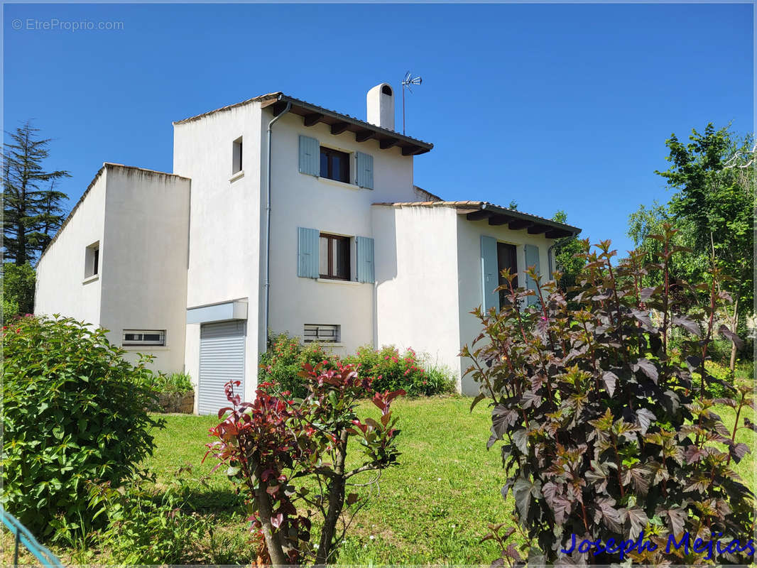 Maison à ALBOUSSIERE